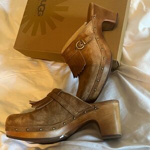 Ugg suede clogs excellent condition